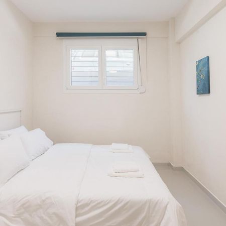 Fully Renovated Luxurious Semi-Basement Studio Атина Екстериор снимка