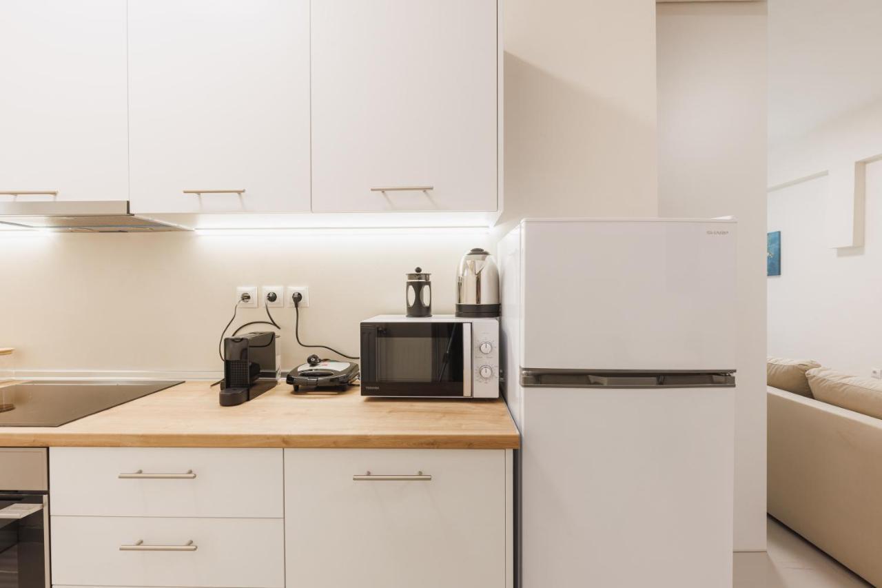 Fully Renovated Luxurious Semi-Basement Studio Атина Екстериор снимка