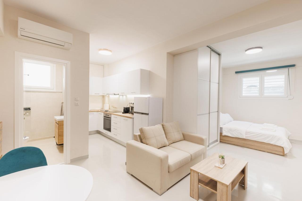 Fully Renovated Luxurious Semi-Basement Studio Атина Екстериор снимка